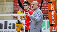 Trenér budjovických volejbalist Zdenk mejkal bhem utkání se Lvy Praha.