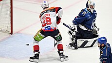 Pardubický Milo Kelemen dovruje hattrick v utkání s Kladnem.