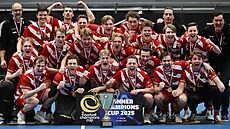 Florbalisté Pixba slaví s trofejí vít�zství v Poháru mistr�.
