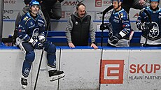 Kladenský Jaromír Jágr na stídace bhem utkání s Pardubicemi.