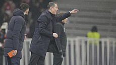 Trenér Feyenoordu Brian Priske bhem utkání s Lille.