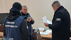 Ukrajinská tajná slu�ba SBU oznámila zadr�ení t�í d�stojník� ukrajinské armády...
