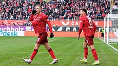 Filip Kalo slaví gól za Kaiserslautern.