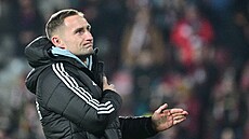 Jan Kuchta p�ed spar�anskými fanou�ky, kte�í po utkání s Interem skandovali...