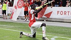 Slávistický bek Malick Diouf se raduje z gólu proti Olomouci.