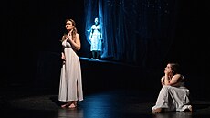 Tereza Kavecká (Ká�a) a Anna Moriová (Varvara) v inscenaci Janá�kovy Káti...