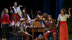 Z p�edstavení Tlustý prad�de�ek a loupe�níci, které nastudovala D�tská opera...