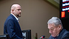 Mimořádné jednání pražského zastupitelstva. Na fotce je ředitel magistrátu...