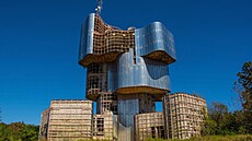 Mezi p�íznivci urbexu je Petrova Gora pojem. Zde se ty�í opu�t�ný monumentální...