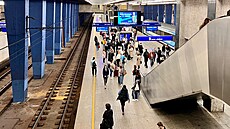 Nástupi�t� na nádra�í Warszawa Centralna