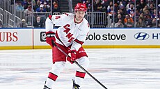 Hokejový úto�ník Mikko Rantanen nezvykle v dresu Caroliny