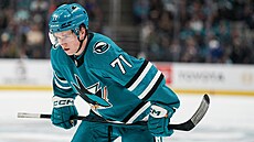 Kanadský úto�ný supertalent Macklin Celebrini (71) v dresu San Jose.