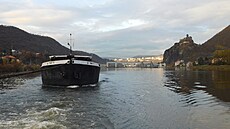 Na snímku z roku 2015 je �lun Tony 2 p�i své poslední plavb� z Ústí nad Labem...