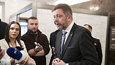 Vít Raku�an na tiskové konferenci vy�et�ovací komise ke st�elb� na Filozofické...