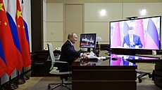Ruský prezident Vladimir Putin na videokonferenci s �ínským prezidentem Si...