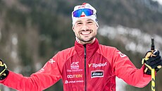 VDY USMVAVÝ. Trenér eských biatlonistek Luca Bormolini pi tréninku v...