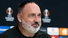 Slávistický trenér Jindich Trpiovský na tiskové konferenci ped utkáním na...