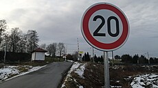 Nová dopravní omezení u elezniního pejezdu v katastru Dolní Lutyn, kde se...