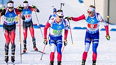 Vítzslav Hornig pedává tafetu Michalu Krmáovi.