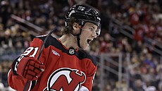 Dawson Mercer se raduje z branky.