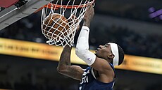 Jaden McDaniels sme�uje.