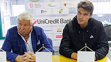 Miroslav �erno�ek s Jakubem Men�íkem.