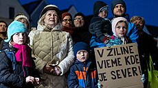 Slováci protestují proti vlád� Roberta Fica. Snímek pochází ze �iliny. (24....