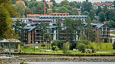 Jedním z posledních developerských projekt� dokon�ených na levém b�ehu p�ehrady...