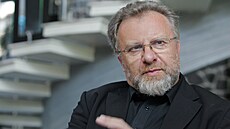 Ivan Holoubek byl jedním ze zakladatel centra Recetox spadajícího pod Masarykovu univerzitu, které se zabývá environmentálními a zdravotními riziky souvisejícími s chemickými látkami.