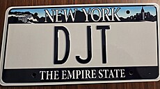 Ferrari F430, které kdysi vlastnil nový americký prezident Donald Trump, se...