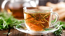 Na rozmarýnový �aj m��ete pou�ít �erstvý i su�ený rozmarýn.