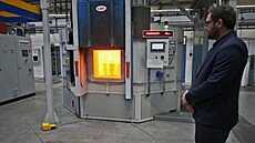 Firma PBS slavnostn� zprovoznila novou �íhací a vakuovou pec. Nové investice jí...