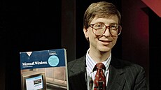 Bill Gates pedstavuje v New Yorku software spolenosti Windows. (22. kvtna...