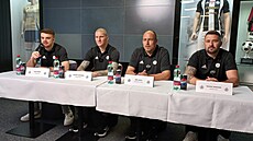 Tisková konference Dynama ped startem jara. Zleva tiskový mluví Adam erný,...