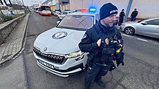 Okolí podniku koda Electric policisté a stráníci uzaveli kvli nahláené...