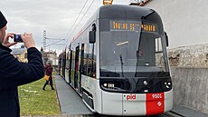 Letos v prosinci zanou v Praze jezdit nové tramvaje z dílen koda Group....