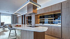 Kuchy�ský ostr�vek zastává rovnou dv� funkce: pracovní desky s integrovanou...