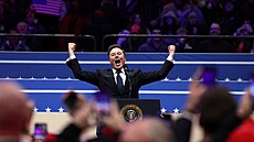 Elon Musk p�i d�kovné �e�i k p�íznivc�m v hale Capital One Arena ve...