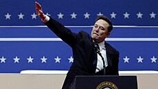Elon Musk pi dkovné ei k píznivcm v hale Capital One Arena ve...