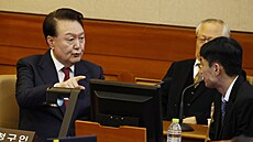 Sesazený prezident Jun Sok-jol se ve �tvrtek op�t dostavil k ústavnímu soudu,...