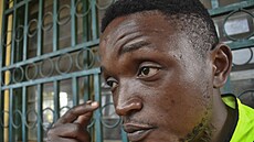 V Kamerunu jako separatista  zapaloval �koly a raboval, nyní v jedné pracuje...