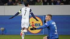 K�ídelník Tottenhamu Son Hung-min slaví gól v utkání s Hoffenheimem.