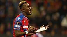 Plzeský obránce Sampson Dweh po zahozené anci v utkání s Anderlechtem.