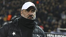 Slávistický kou� Jind�ich Trpi�ovský p�ed utkáním s PAOK Solu�.