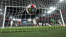 Druhý gól ve spar�anské síti b�hem utkání v Leverkusenu.