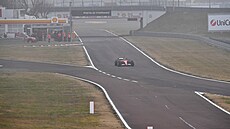 Lewis Hamilton poprvé za volantem ferrari na trati ve Fioranu