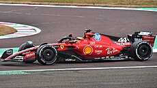 Lewis Hamilton poprvé za volantem ferrari na trati ve Fioranu