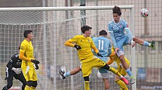 Momentka z p�ípravného zápasu FC Vyso�ina - Slovan Bratislava