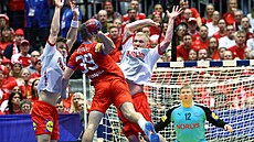 Luká Mokovský z eska se napahuje na dánskou bránu.