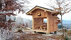 Zatímco spodní ást je vzduná, místo pro pespání je chránné proti vtru.